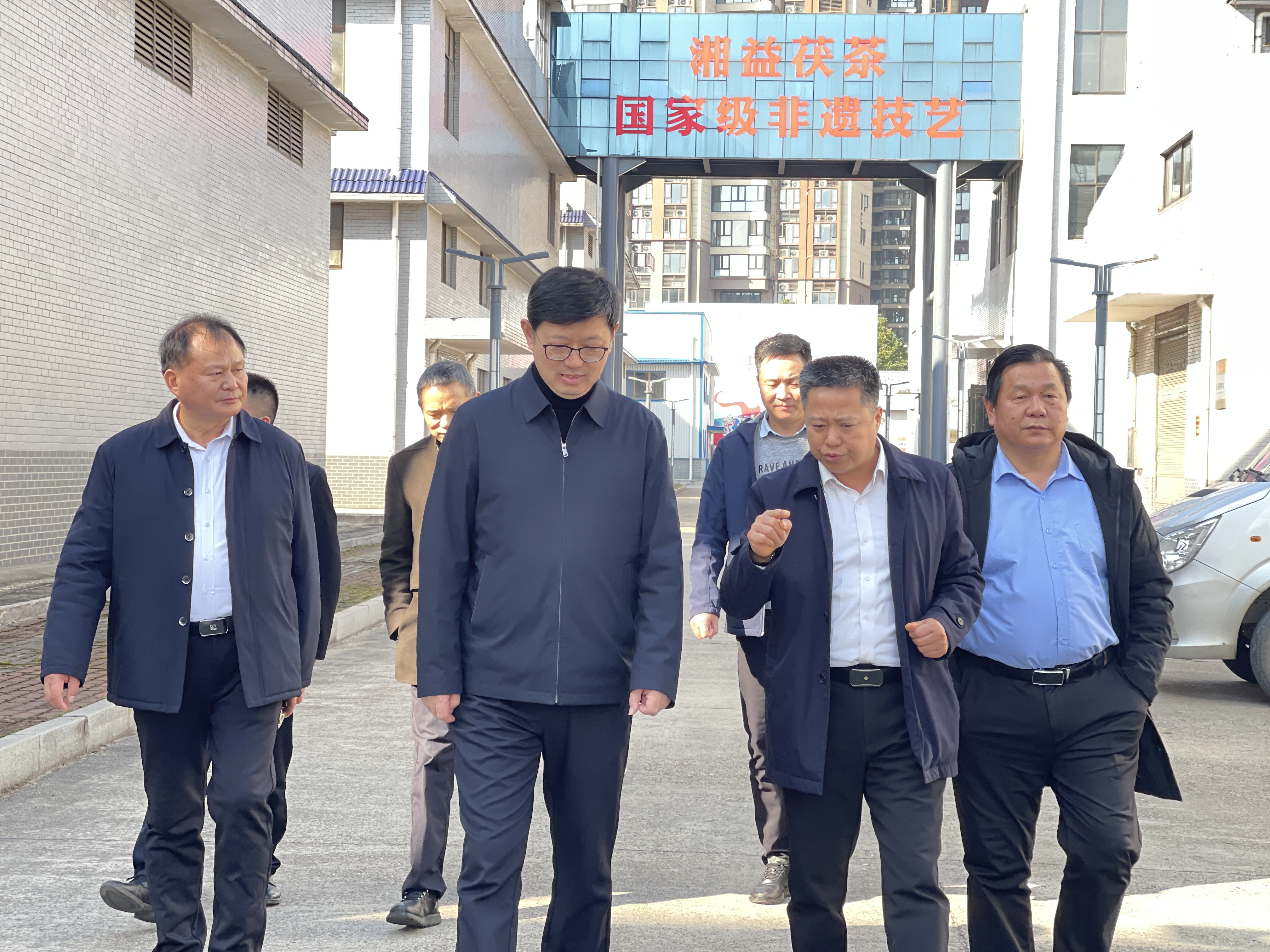 省貿(mào)促會(huì)副會(huì)長羅專一行到訪益陽茶廠調(diào)研出口工作